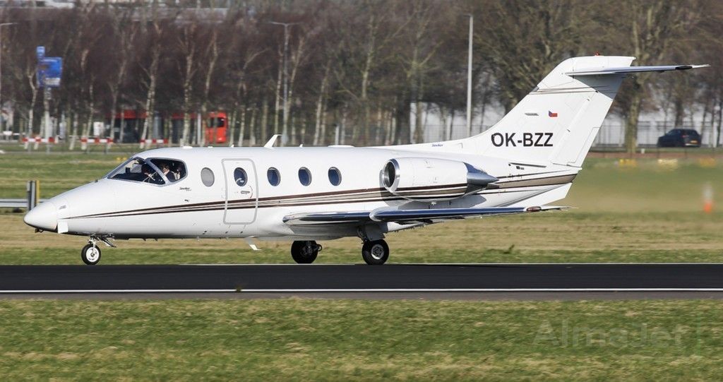 Hawker 400 A